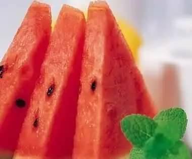 吃瓜会便秘吗,揭秘夏日消暑美食的潜在隐患