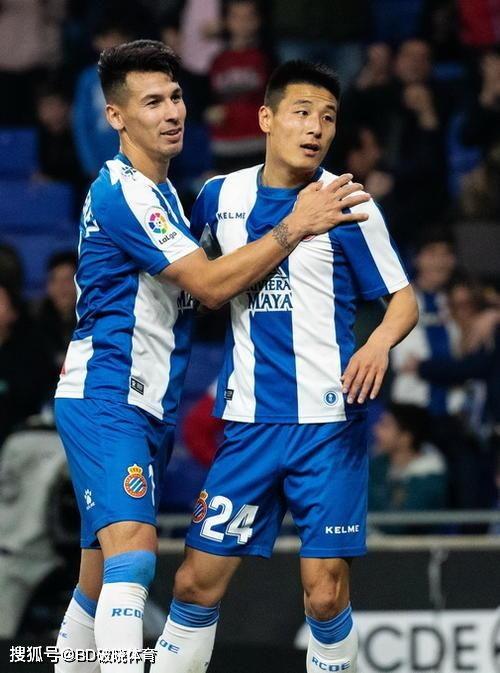 西班牙人吃瓜,瓜果飘香，尽享清凉时光