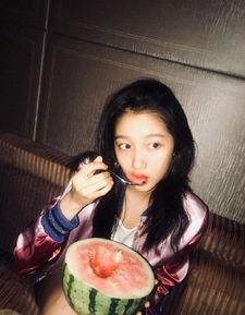 空姐吃瓜照片大全图片,揭秘空姐们的休闲时光