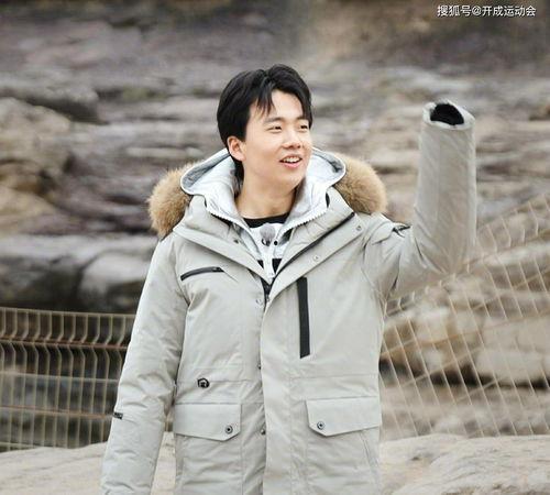 郭麒麟吃瓜照片