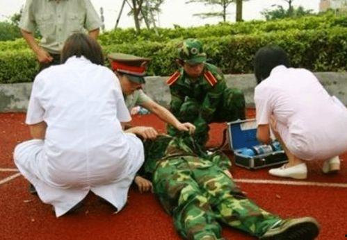 吃瓜不打烊军训跳舞,军训中的欢乐舞蹈时光